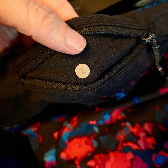 Lululemon running shorts size 2 - Picture 5 of 5